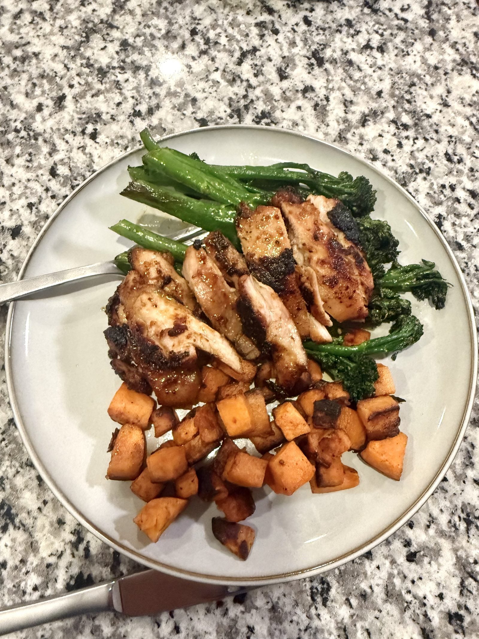 1) One-Pan Lemon-Garlic Chicken Thighs & Broccoli