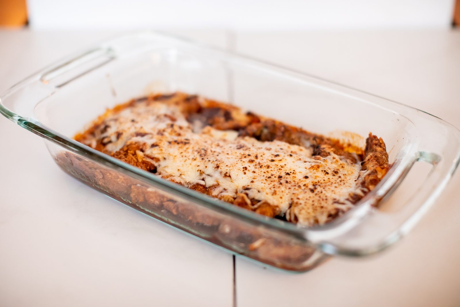 Chicken Parmesan Casserole That Tastes Like the Classic (Without the Frying, Splatter, or Drama)