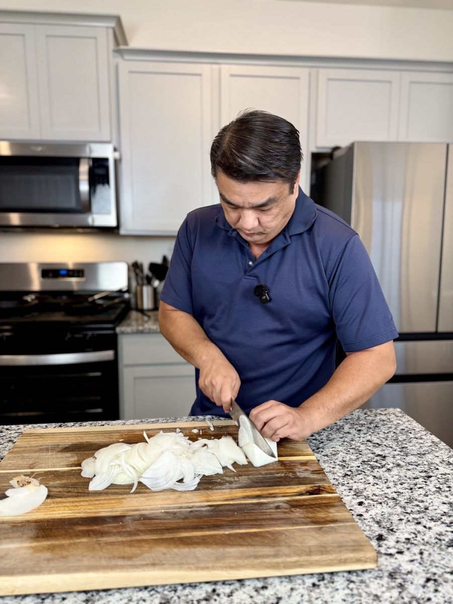 Slicing onions